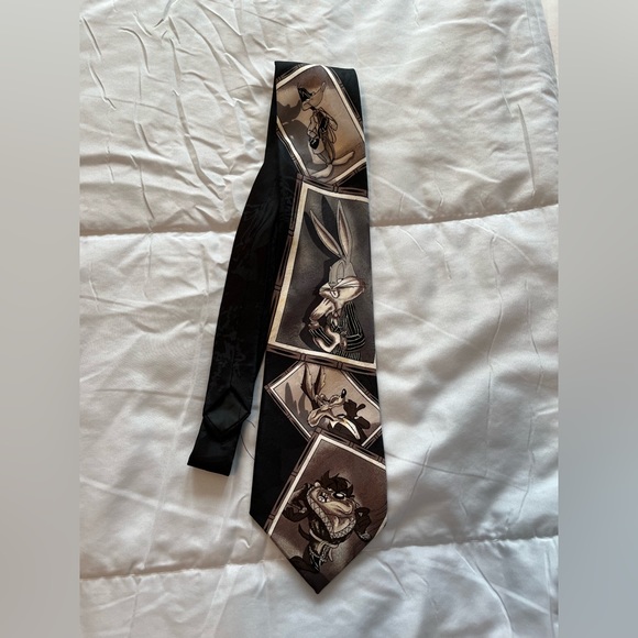 Looney tunes tie - Picture 1 of 2